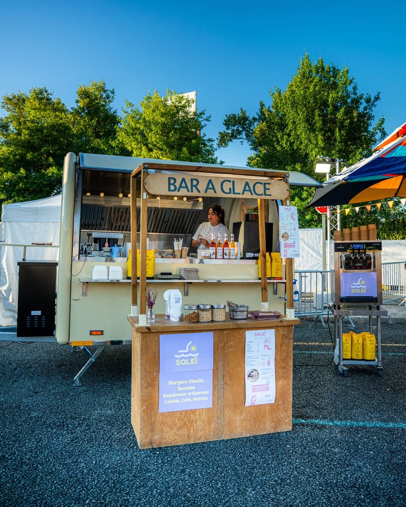 Ouvrir un food truck de glaces : la remorque, la vitrine, le froid