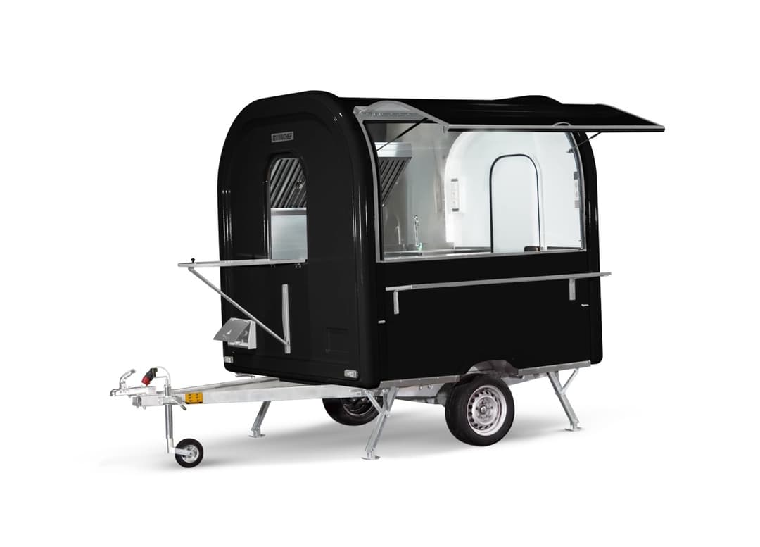 Remorque food truck Chef+ noire, auvent ouvert, prête à être louée