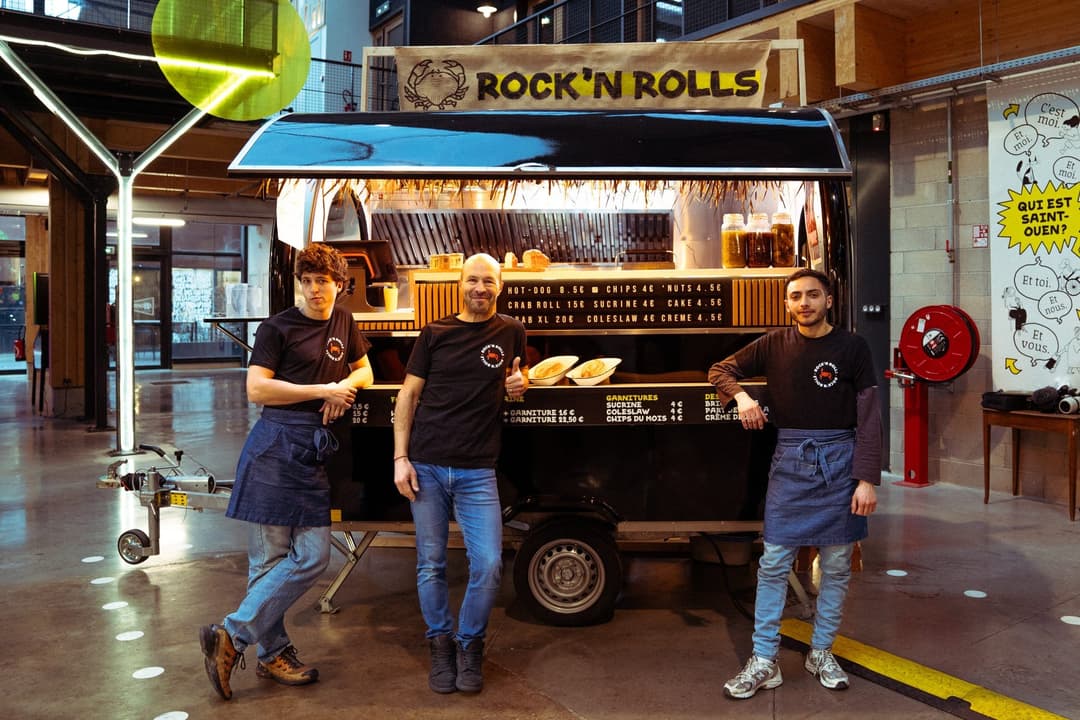 Opening a food truck: the Rock’n Rolls team in front of their trailer, in a food court