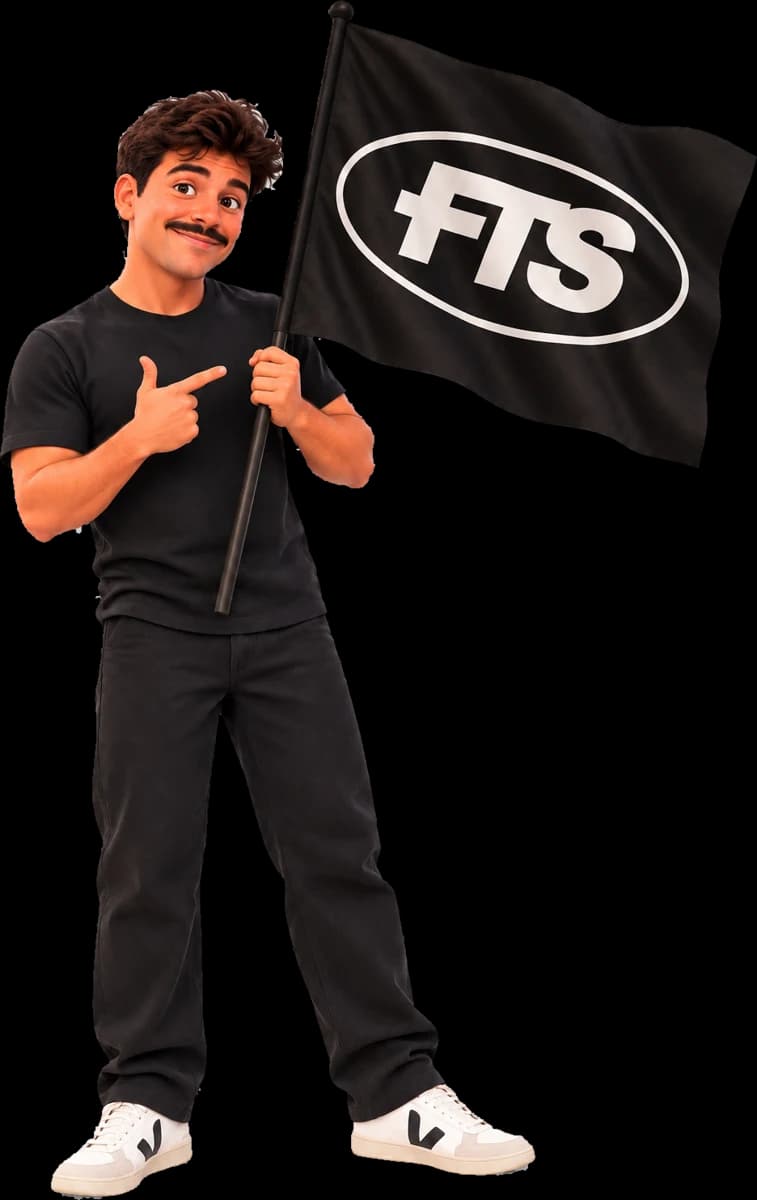 Romain, fondateur de Food Truck Store, tient le drapeau FTS