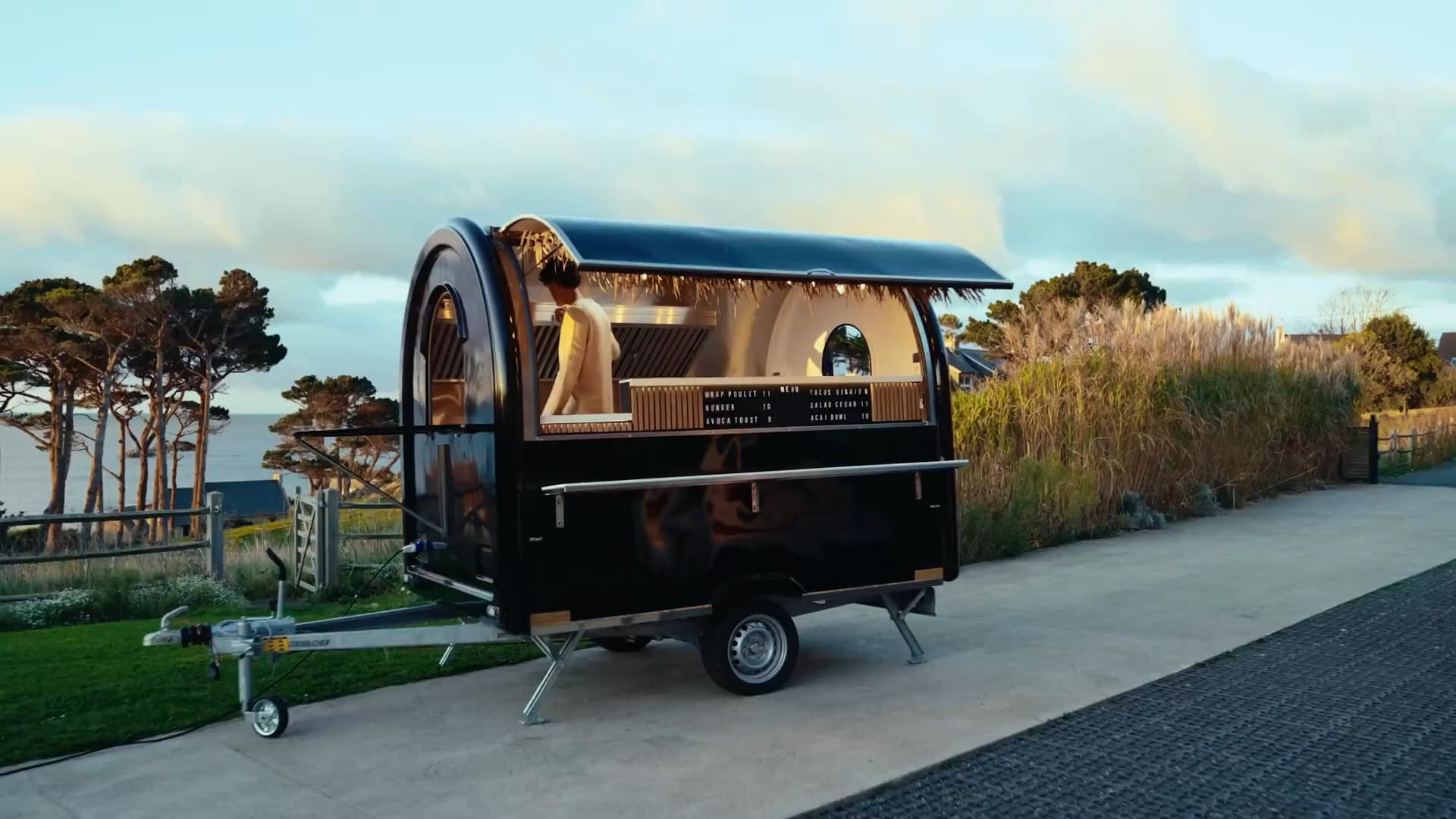Food-Truck-Anhänger von Food Truck Store am Meer